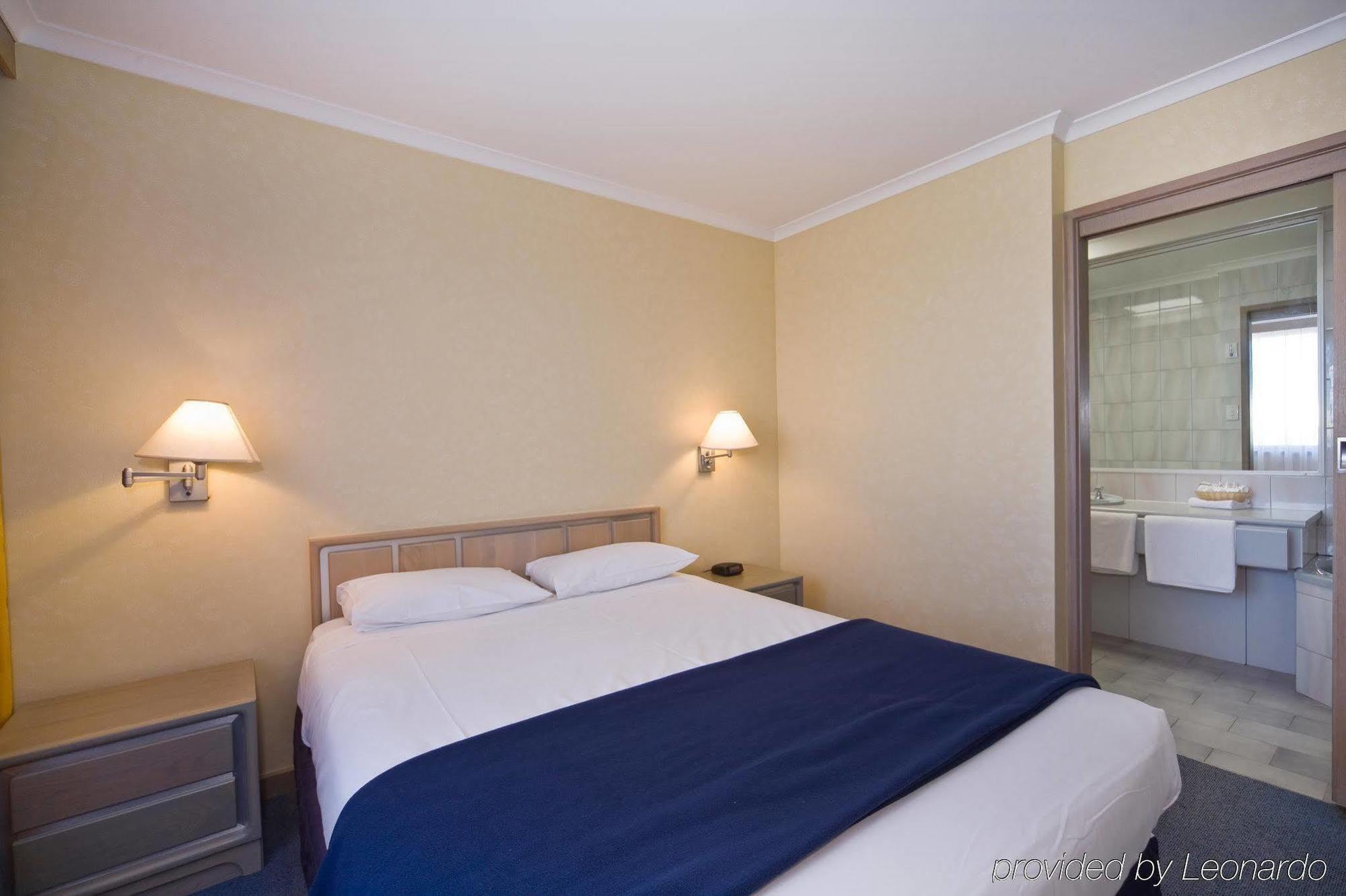 Mid City Motel Уорнъмбул Екстериор снимка